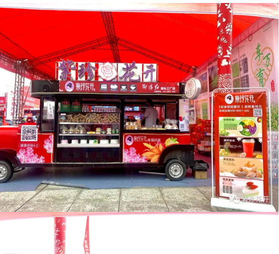 快來看！??！??邵陽車展上開來了一輛造型獨特的電車